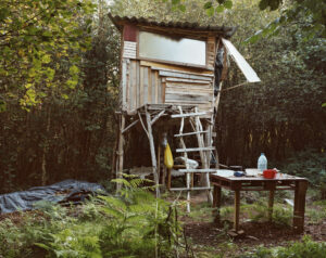 A cabin elevated from the ground on the ZAD at Notre-Dame-des-Landes